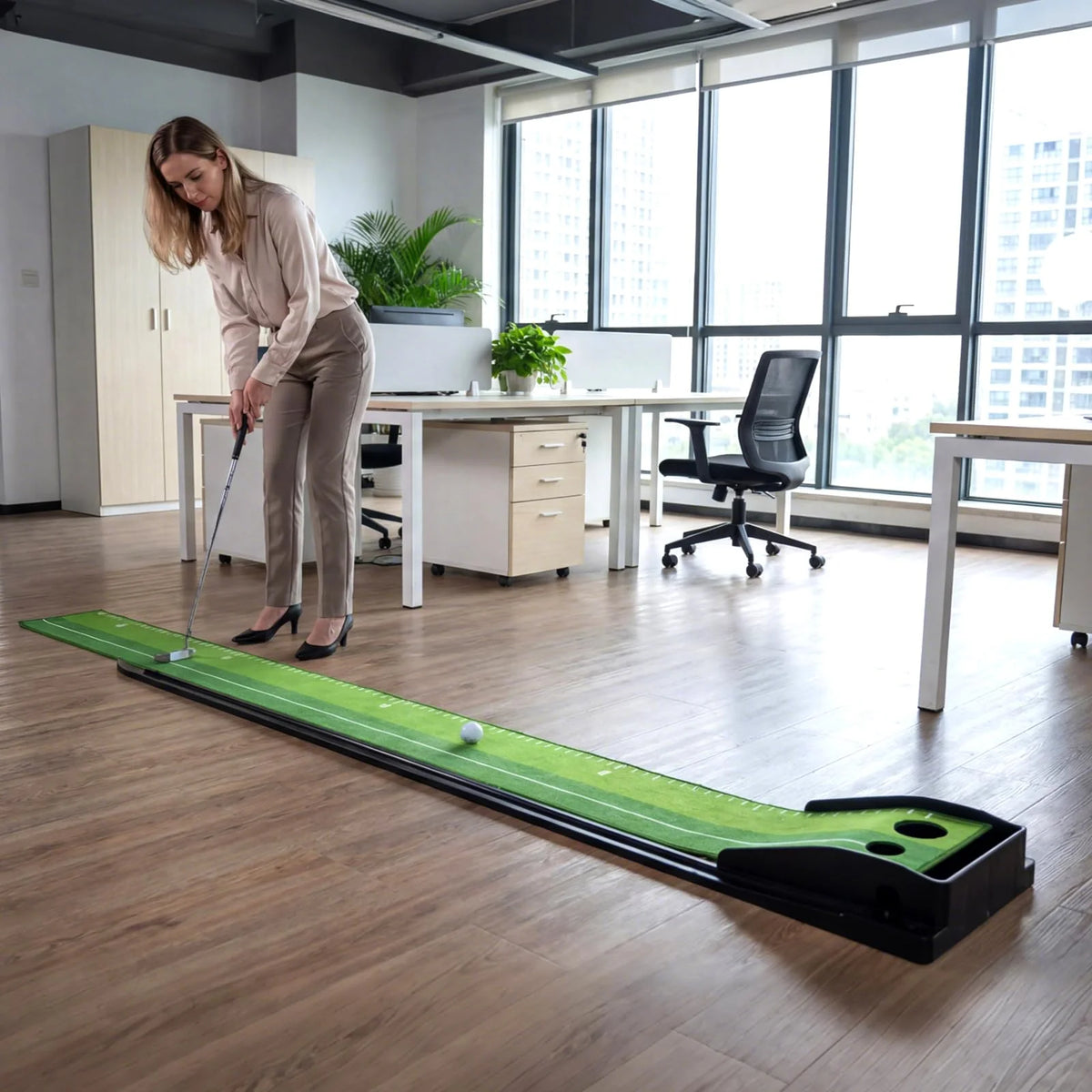 Tangkula Putting Green Indoor Golf Putting Mat 3 Putting Practice Balls Golf Training Aid for Home Office & Outdoors